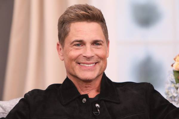 ROB LOWE RECALLS “COMPETITIVE” SPARING MATCH WITH TOM CRUISE