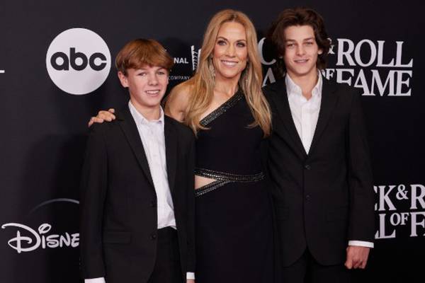 Sheryl Crow's son asked her if she was the "Taylor Swift of her time"