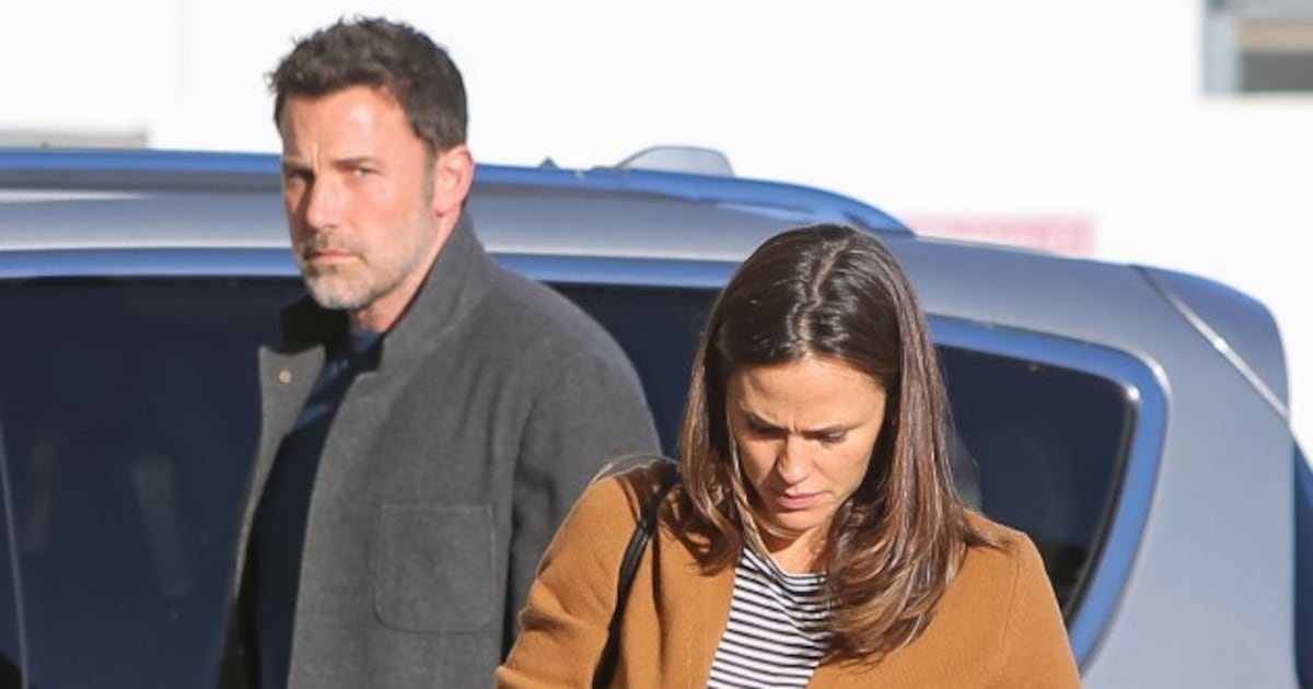Jennifer Garner’s boyfriend gives ultimatum B98.5 FM